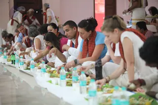 http://nithyananda.org/sites/default/files/photo-gallery/2016-2feb-24th-nithyananda-diary_IMG_7087_bengaluru-aadheenam-IA-day21-21naivedyams-lunch.JPG