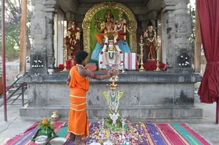 http://nithyananda.org/sites/default/files/photo-gallery/2016-2feb-24th-nithyananda-diary_IMG_7136_bengaluru-aadheenam-IA-day21-nithyanandeshwara-temple-villakupuja-gurukul.JPG