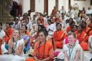http://nithyananda.org/sites/default/files/photo-gallery/2016-2feb-26th-nithyananda-diary_IMG_7412_bengaluru-aadheenam-nithya-satsang-participants.JPG