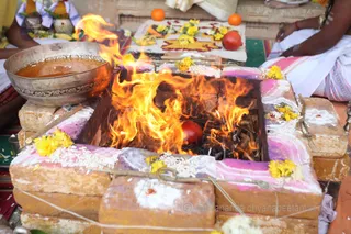 http://nithyananda.org/sites/default/files/photo-gallery/2016-2feb-27th-nithyananda-diary_IMG_7572_bengaluru-aadheenam-shiva-deeksha-program-homa.JPG