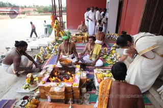 http://nithyananda.org/sites/default/files/photo-gallery/2016-2feb-27th-nithyananda-diary_IMG_7580_bengaluru-aadheenam-shiva-deeksha-program-homa.JPG