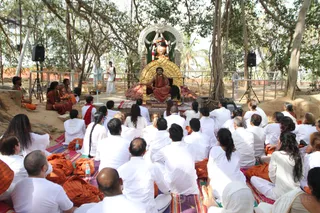 http://nithyananda.org/sites/default/files/photo-gallery/2016-2feb-5th-nithyananda-diary_IMG_0054_bengaluru-aadheenam-IA-day2-banyantree-session-swamiji.JPG
