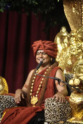 http://nithyananda.org/sites/default/files/photo-gallery/2016-3mar-13th-nithyananda-diary_IMG_3838_bengaluru-aadheenam-lsp-session-10-swamiji.JPG