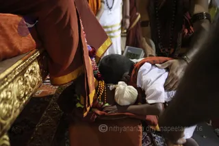 http://nithyananda.org/sites/default/files/photo-gallery/2016-3mar-6th-nithyananda-diary_IMG_0369_bengaluru-aadheenam-shivaratri-padayatris-arrival-temple--swamiji.jpg