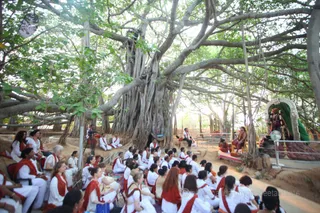 http://nithyananda.org/sites/default/files/photo-gallery/2016-4apr-1st-nithyananda-diary_IMG_7053-bengaluru-aadheenam-IA-day18-banyan-tree-upanishad-swamiji.jpg