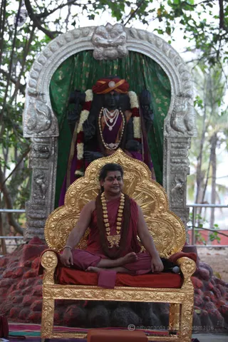 His Holiness with Lord Dakshinamurthy