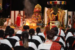 http://nithyananda.org/sites/default/files/photo-gallery/2016-4apr-1st-nithyananda-diary_IMG_7132-bengaluru-aadheenam-IA-day18-sri-vidya-homa-swamiji.jpg