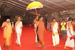 http://nithyananda.org/sites/default/files/photo-gallery/2016-4apr-20th-nithyananda-diary_IMG_9512_ujjain-aadheenam-kumbh-mela-mahamandaleshwar-campus-tour-swamiji.jpg