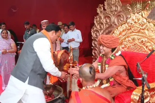 http://nithyananda.org/sites/default/files/photo-gallery/2016-4apr-26th-nithyananda-diary_IMG_1655_ujjain-aadheenam-kumbh-mela-bhupendrasingh-visit-swamiji_0.jpg