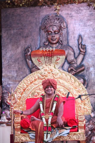 http://nithyananda.org/sites/default/files/photo-gallery/2016-4apr-26th-nithyananda-diary_IMG_4587_ujjain-aadheenam-kumbh-mela-kalpataru-darshan-swamiji.jpg