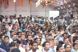http://nithyananda.org/sites/default/files/photo-gallery/2016-4apr-26th-nithyananda-diary_IMG_4597_ujjain-aadheenam-kumbh-mela-kalpataru-darshan-crowd.jpg