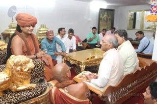 His Holiness enjoys visiting with honored guests Makhan Singh Ji and Bibranshu Ji
