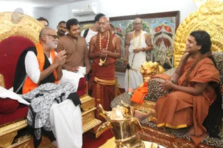 http://nithyananda.org/sites/default/files/photo-gallery/2016-4apr-27th-nithyananda-diary_IMG_4826_ujjain-aadheenam-kumbh-mela-vip-visit-muraribaba-swamiji.jpg