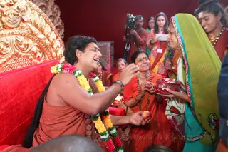 http://nithyananda.org/sites/default/files/photo-gallery/2016-4apr-27th-nithyananda-diary_IMG_4855_ujjain-aadheenam-kumbh-kalpataru-darshan-swamiji.jpg