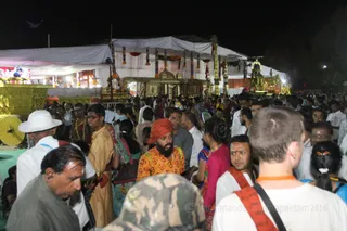 http://nithyananda.org/sites/default/files/photo-gallery/2016-4apr-27th-nithyananda-diary_IMG_4882_ujjain-aadheenam-kumbh-kalpataru-darshan-crowd.jpg