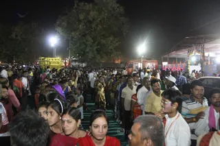 http://nithyananda.org/sites/default/files/photo-gallery/2016-4apr-27th-nithyananda-diary_IMG_4900_ujjain-aadheenam-kumbh-kalpataru-darshan-crowd.jpg