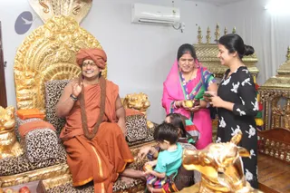 http://nithyananda.org/sites/default/files/photo-gallery/2016-4apr-28th-nithyananda-diary_IMG_5137_ujjain-aadheenam-kumbh-vip-visits-swamiji.jpg