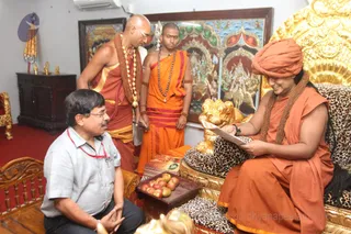 http://nithyananda.org/sites/default/files/photo-gallery/2016-4apr-28th-nithyananda-diary_IMG_5167_ujjain-aadheenam-kumbh-vip-visits-swamiji.jpg