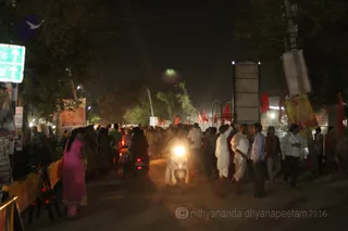 Tens of thousands enter to visit the temple and have His darshan