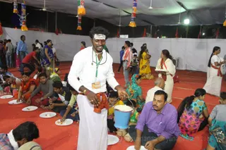 http://nithyananda.org/sites/default/files/photo-gallery/2016-4apr-28th-nithyananda-diary_IMG_5524_ujjain-aadheenam-kumbh-anna-daan-crowd.jpg