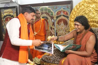 http://nithyananda.org/sites/default/files/photo-gallery/2016-4apr-29th-nithyananda-diary_IMG_5653_ujjain-aadheenam-kumbh-mela-vip-visit-swamiji.jpg