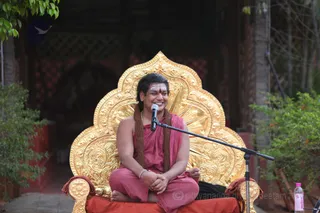 http://nithyananda.org/sites/default/files/photo-gallery/2016-4apr-2nd-nithyananda-diary_IMG_7302_bengaluru-aadheenam-IA-day19-laughing-temple-swamiji.jpg