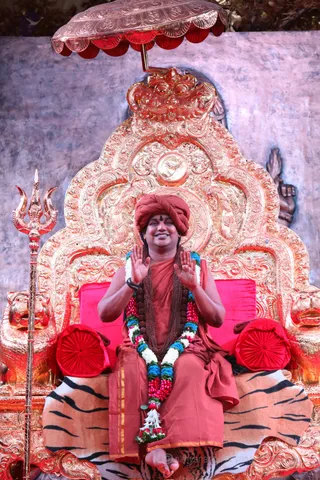 His Holiness Blesses all the devotees and visitors