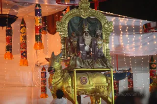 http://nithyananda.org/sites/default/files/photo-gallery/2016-4apr-30th-nithyananda-diary_IMG_5511_ujjain-aadheenam-kumbh-mela-temple-crowd_0.jpg
