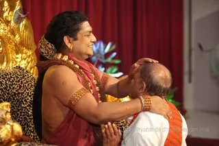 http://nithyananda.org/sites/default/files/photo-gallery/2016-4apr-4th-nithyananda-diary_IMG_7883_bengaluru-aadheenam-IA-day21-energy-darshan-swamiji.jpg