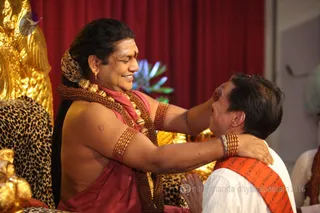 http://nithyananda.org/sites/default/files/photo-gallery/2016-4apr-4th-nithyananda-diary_IMG_7887_bengaluru-aadheenam-IA-day21-energy-darshan-swamiji.jpg