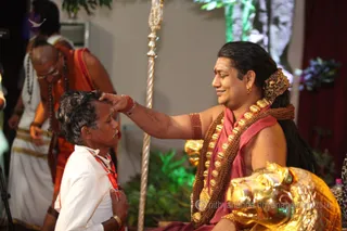 http://nithyananda.org/sites/default/files/photo-gallery/2016-4apr-4th-nithyananda-diary_IMG_7905_bengaluru-aadheenam-IA-day21-energy-darshan-swamiji.jpg