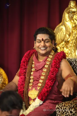 http://nithyananda.org/sites/default/files/photo-gallery/2016-4apr-4th-nithyananda-diary_IMG_7975_bengaluru-aadheenam-IA-day21-energy-darshan-swamiji.jpg