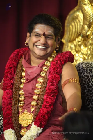http://nithyananda.org/sites/default/files/photo-gallery/2016-4apr-4th-nithyananda-diary_IMG_7976_bengaluru-aadheenam-IA-day21-energy-darshan-swamiji.jpg