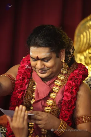 http://nithyananda.org/sites/default/files/photo-gallery/2016-4apr-4th-nithyananda-diary_IMG_8017_bengaluru-aadheenam-IA-day21-energy-darshan-swamiji.jpg