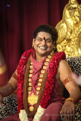 http://nithyananda.org/sites/default/files/photo-gallery/2016-4apr-4th-nithyananda-diary_IMG_8018_bengaluru-aadheenam-IA-day21-energy-darshan-swamiji.jpg