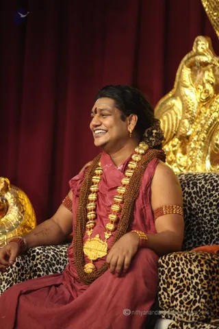 http://nithyananda.org/sites/default/files/photo-gallery/2016-4apr-4th-nithyananda-diary_IMG_8074_bengaluru-aadheenam-IA-day21-energy-darshan-swamiji.jpg