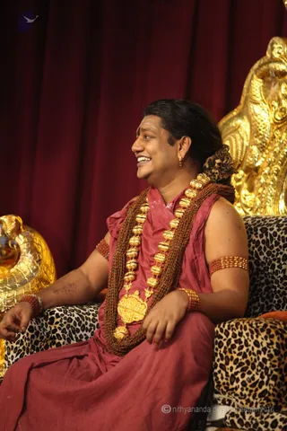 http://nithyananda.org/sites/default/files/photo-gallery/2016-4apr-4th-nithyananda-diary_IMG_8075_bengaluru-aadheenam-IA-day21-energy-darshan-swamiji.jpg