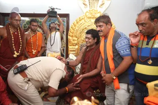 http://nithyananda.org/sites/default/files/photo-gallery/2016-5may-13th-nithyananda-diary_IMG_4642_ujjain-aadheenam-kumbh-mela-vip-visit-swamiji.jpg