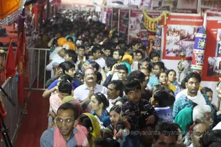 http://nithyananda.org/sites/default/files/photo-gallery/2016-5may-15th-nithyananda-diary_IMG_5630_ujjain-aadheenam-kumbh-mela-camp-temple-crowd.jpg