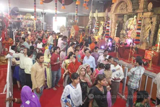 http://nithyananda.org/sites/default/files/photo-gallery/2016-5may-15th-nithyananda-diary_IMG_6239_ujjain-aadheenam-kumbh-mela-camp-temple-crowd.jpg