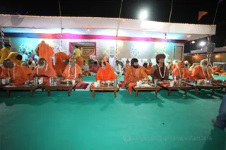 http://nithyananda.org/sites/default/files/photo-gallery/2016-5may-16th-nithyananda-diary_IMG_6648_ujjain-aadheenam-kumbh-mela-bandara-swamiji.jpg