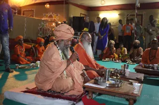 http://nithyananda.org/sites/default/files/photo-gallery/2016-5may-16th-nithyananda-diary_IMG_6748_ujjain-aadheenam-kumbh-mela-bandara-swamiji.jpg