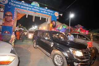 http://nithyananda.org/sites/default/files/photo-gallery/2016-5may-16th-nithyananda-diary_IMG_6828_ujjain-aadheenam-kumbh-mela-bandara-swamiji.jpg