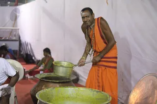 http://nithyananda.org/sites/default/files/photo-gallery/2016-5may-17th-nithyananda-diary_IMG_7361_ujjain-aadheenam-kumbh-anna-dhaan.jpg