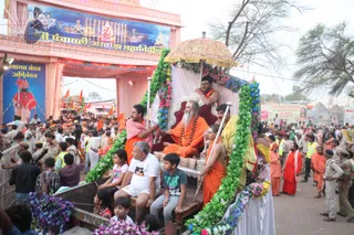http://nithyananda.org/sites/default/files/photo-gallery/2016-5may-21st-nithyananda-diary_IMG_9009_ujjain-aadheenam-kumbh-mela-shahi-snaan-mahamandaleshwars.jpg