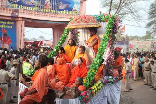 http://nithyananda.org/sites/default/files/photo-gallery/2016-5may-21st-nithyananda-diary_IMG_9038_ujjain-aadheenam-kumbh-mela-shahi-snaan-mahamandaleshwars.jpg