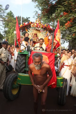 http://nithyananda.org/sites/default/files/photo-gallery/2016-5may-21st-nithyananda-diary_IMG_9369_ujjain-aadheenam-kumbh-mela-shahi-snaan-swamiji.jpg