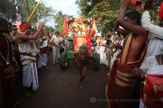 http://nithyananda.org/sites/default/files/photo-gallery/2016-5may-21st-nithyananda-diary_IMG_9376_ujjain-aadheenam-kumbh-mela-shahi-snaan-swamiji.jpg