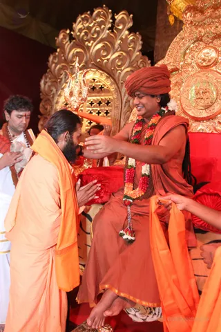 http://nithyananda.org/sites/default/files/photo-gallery/2016-5may-2nd-nithyananda-diary_IMG_6854_ujjain-aadheenam-kumbh-mela-kalpataru-darshan-swamiji.jpg