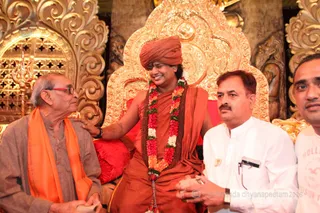 http://nithyananda.org/sites/default/files/photo-gallery/2016-5may-2nd-nithyananda-diary_IMG_6878_ujjain-aadheenam-kumbh-mela-kalpataru-darshan-swamiji.jpg